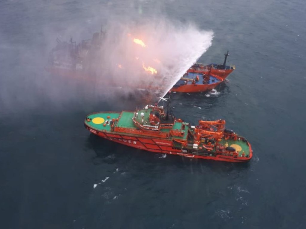 Горящий российский танкер «Маэстро» приближается к берегам Крыма (ВИДЕО)