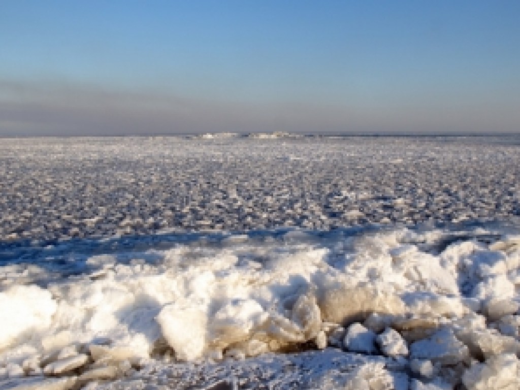 Невероятное зрелище: под Бердянском красиво замерзает Азовское море (ФОТО, ВИДЕО)
