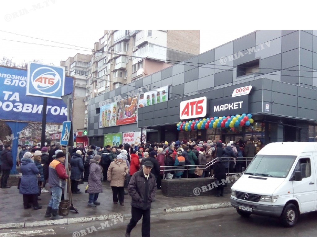 Жители Мелитополя штурмовали супермаркет (ФОТО)
