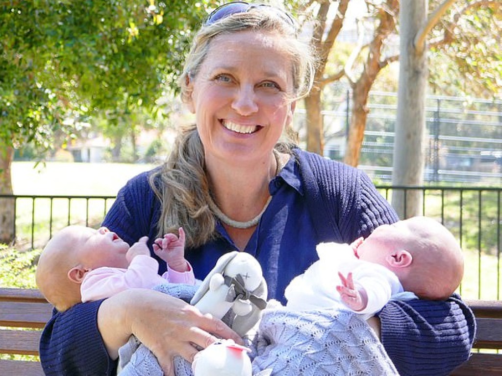 Австралийка родила близнецов после трех выкидышей (ФОТО)