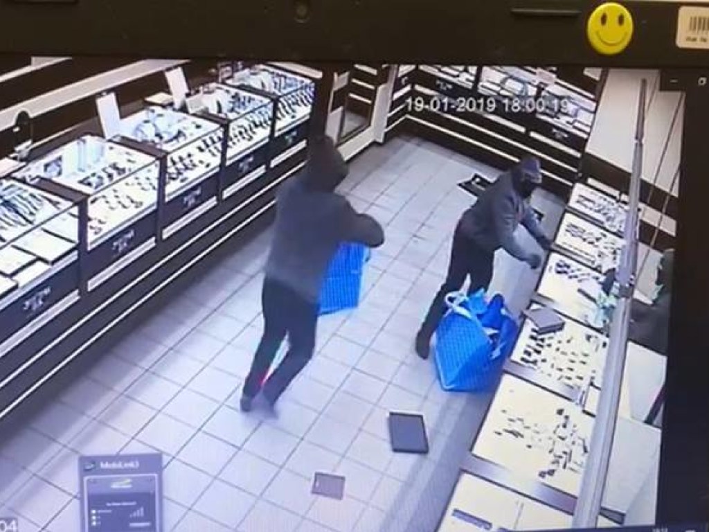 Из магазина в Кривом Роге украли более 1,5 килограмма золотых украшений (ВИДЕО)