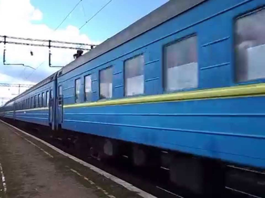 Во Львовской области скоростной поезд насмерть сбил девушку