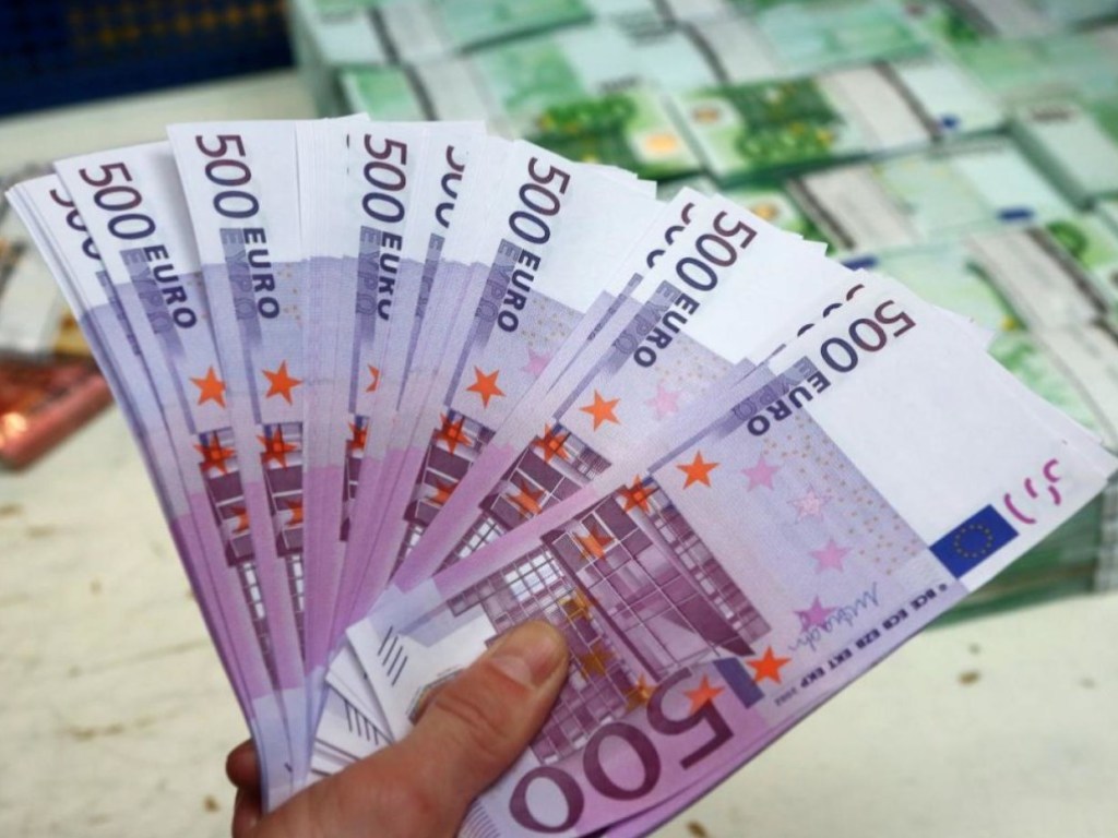 Европейский центробанк прекратил выпуск банкнот номиналом 500 евро