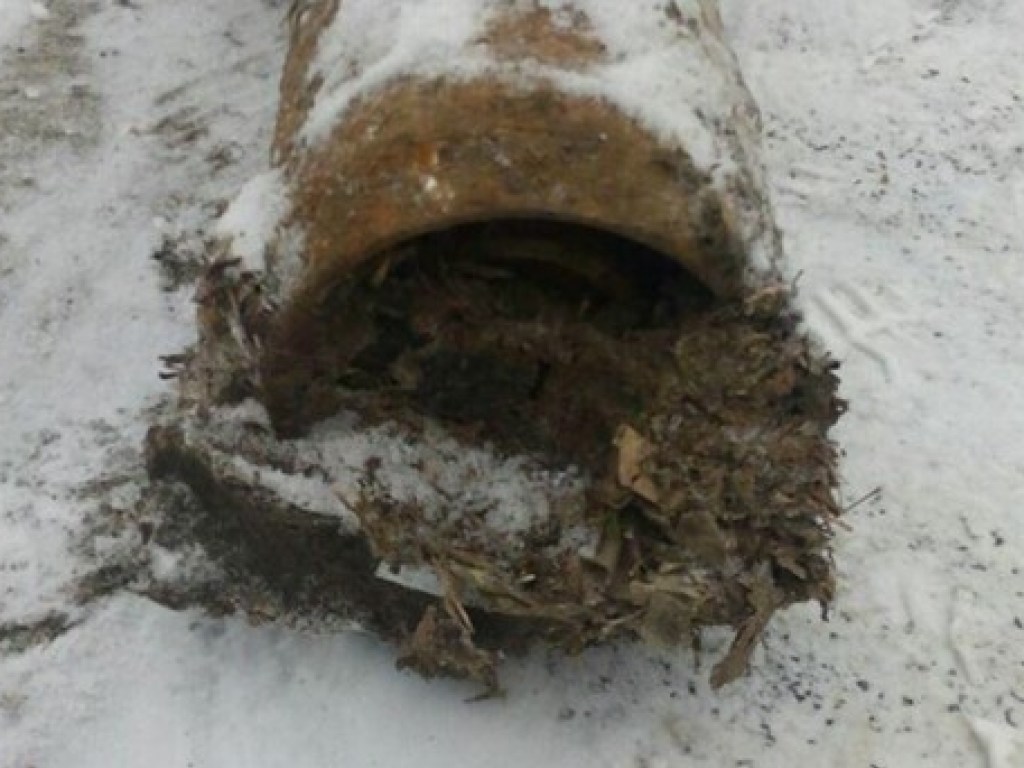 В селе Запорожской области на остановке лежала авиационная мина (ФОТО)