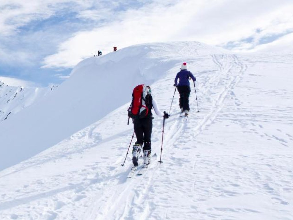 «Не всех родителей пустили на опознание»: появились новые подробности гибели 9 лыжников в горах Урала (ФОТО)