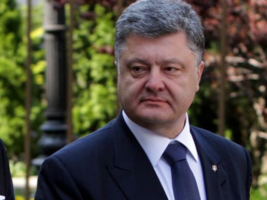 Военное положение в Украине: Порошенко подписал указ о секретном решении СНБО