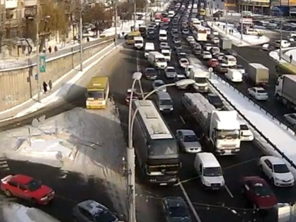 В центре Киева возник многокилометровый затор (ФОТО, ВИДЕО)