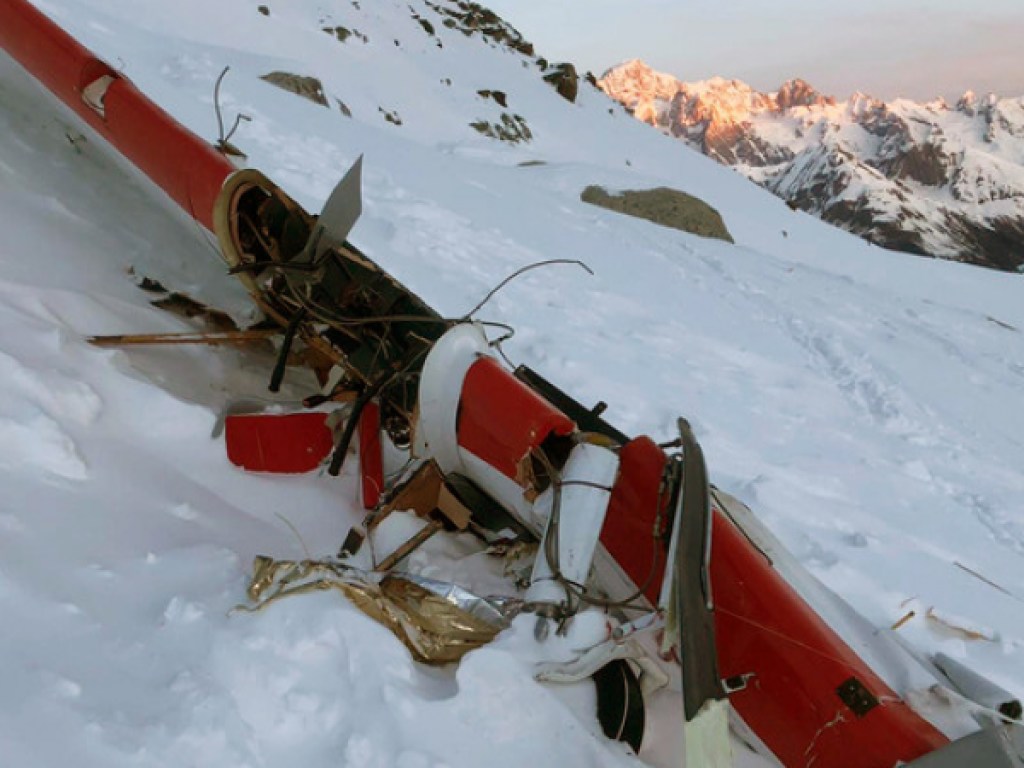 Столкновение вертолета с самолетом в Альпах: возросло количество жертв