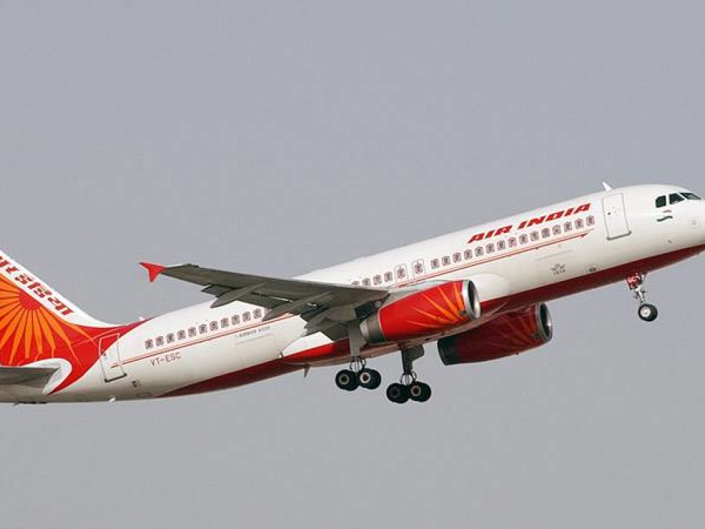Лайнер Air India приземлился в столице Казахстана из-за приступа у пассажирки