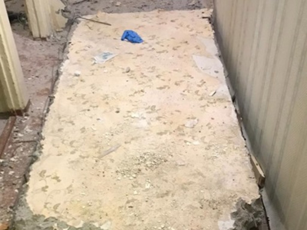 На жителя Днепра упала железобетонная плита во время ремонта в квартире (ФОТО, ВИДЕО)