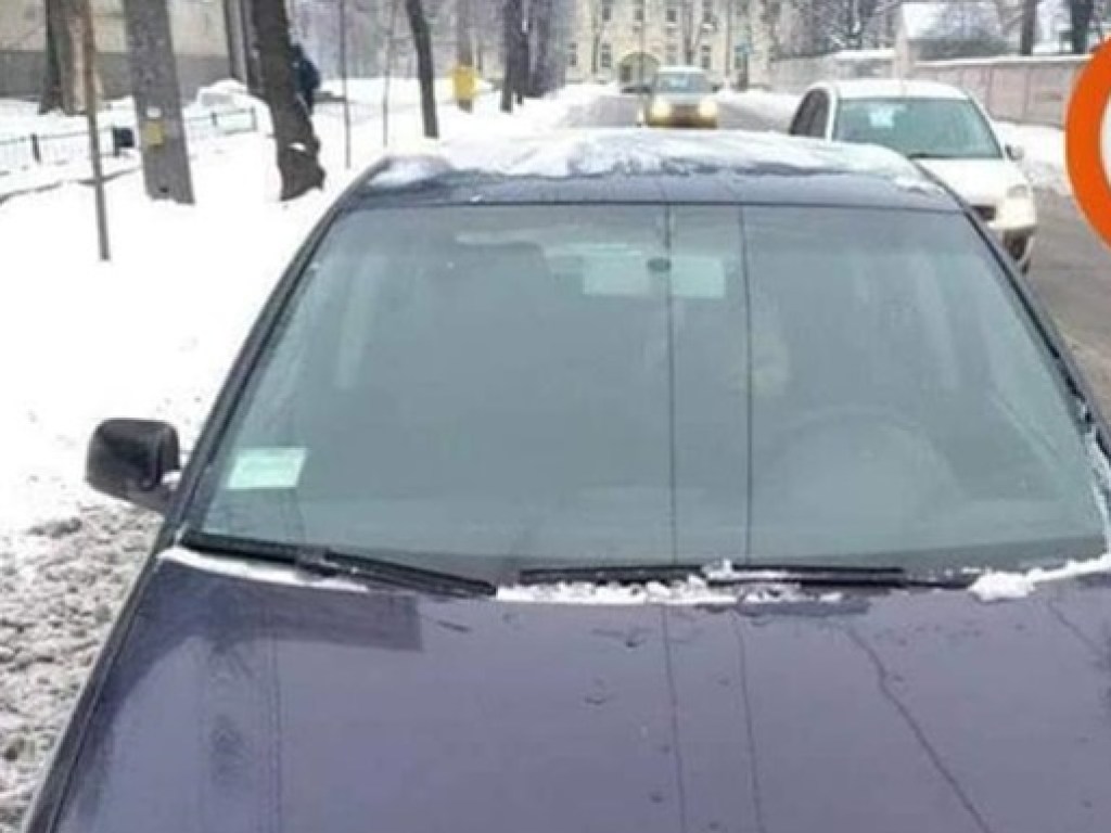 За рулем Volkswagen на улице Нестерова в Киеве умер водитель (ФОТО)