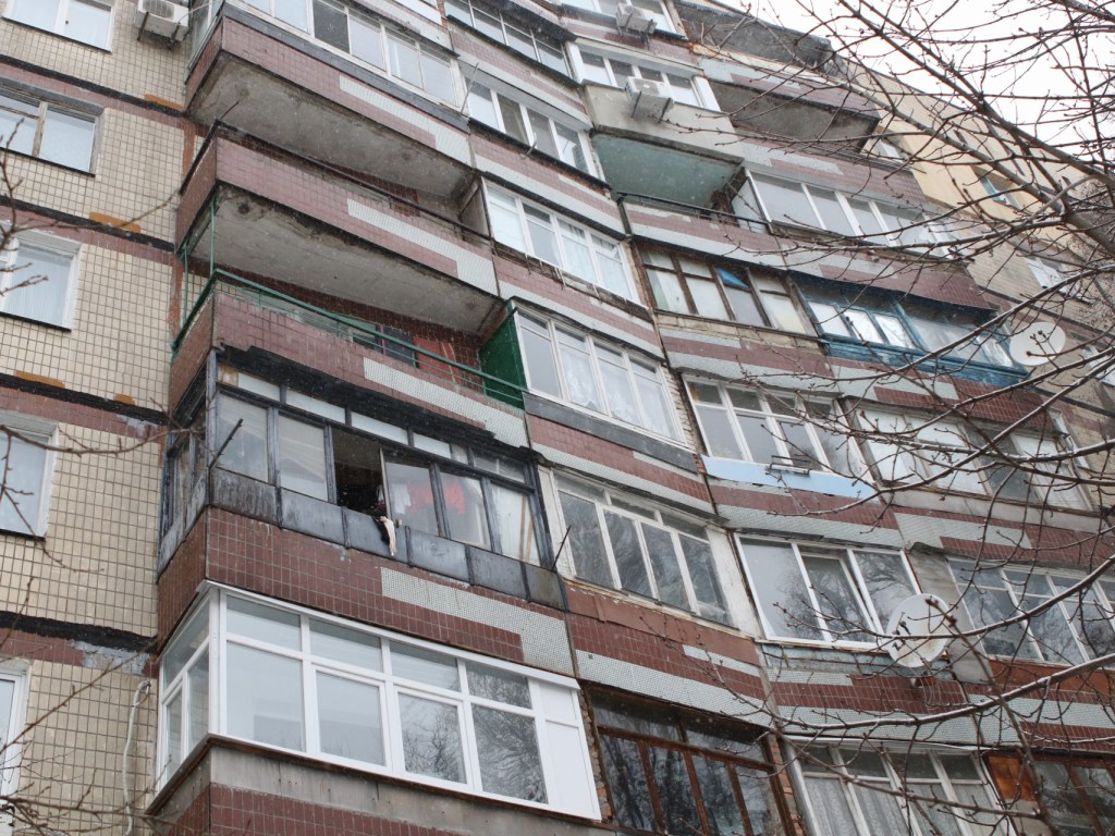 Из окна четвертого этажа в Днепре выпал мужчина (ФОТО)