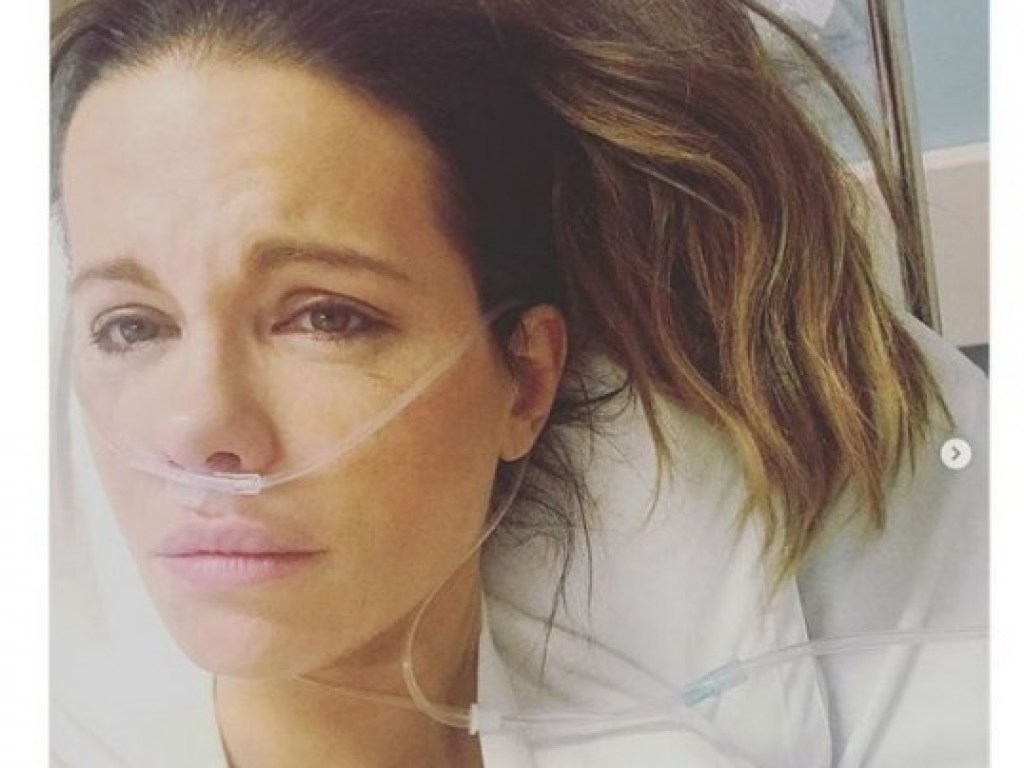 «Пришлось плакать»: Знаменитая голливудская актриса попала в больницу с разрывом кисты (ФОТО)