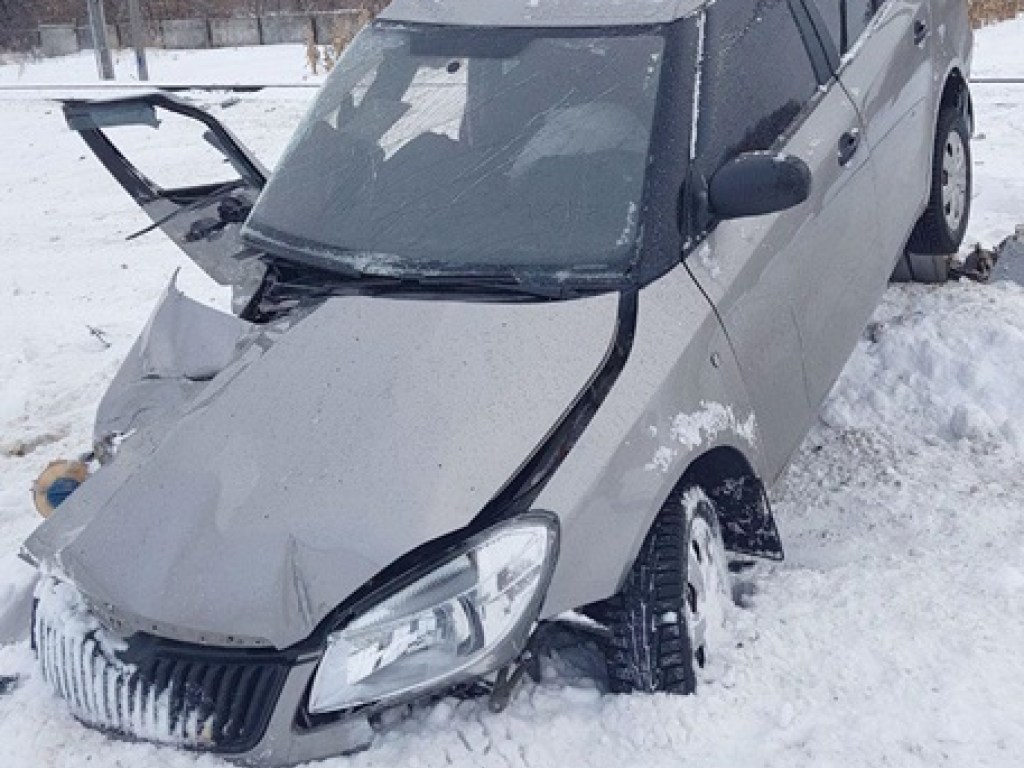 В Полтавской области электричка протаранила авто на переезде, есть погибшие (ФОТО)