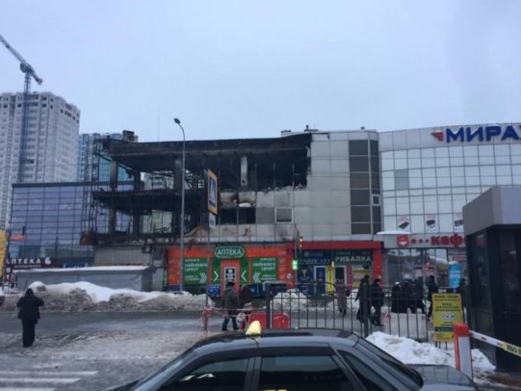 В Харькове произошел пожар в торговом центре (ВИДЕО)