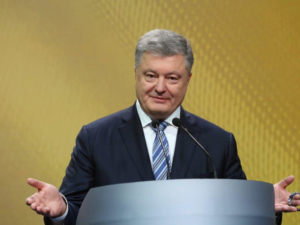 Украинцы призывают Порошенко не идти в Президенты