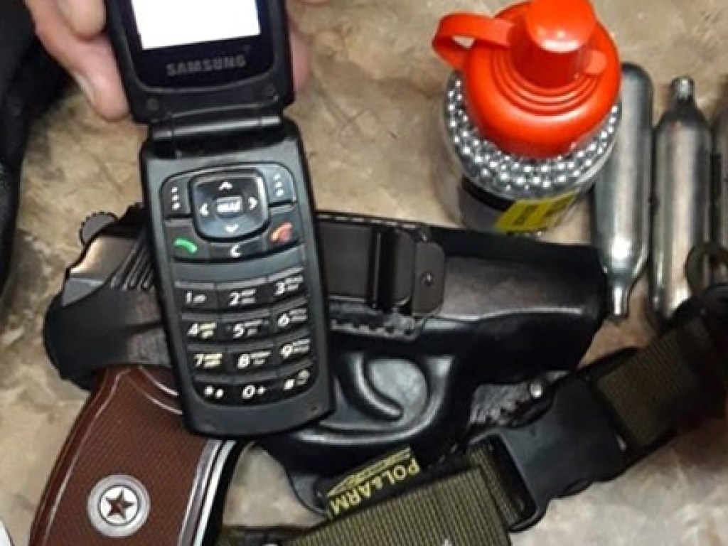 Во Львове у офицера полиции украли огнестрельное оружие