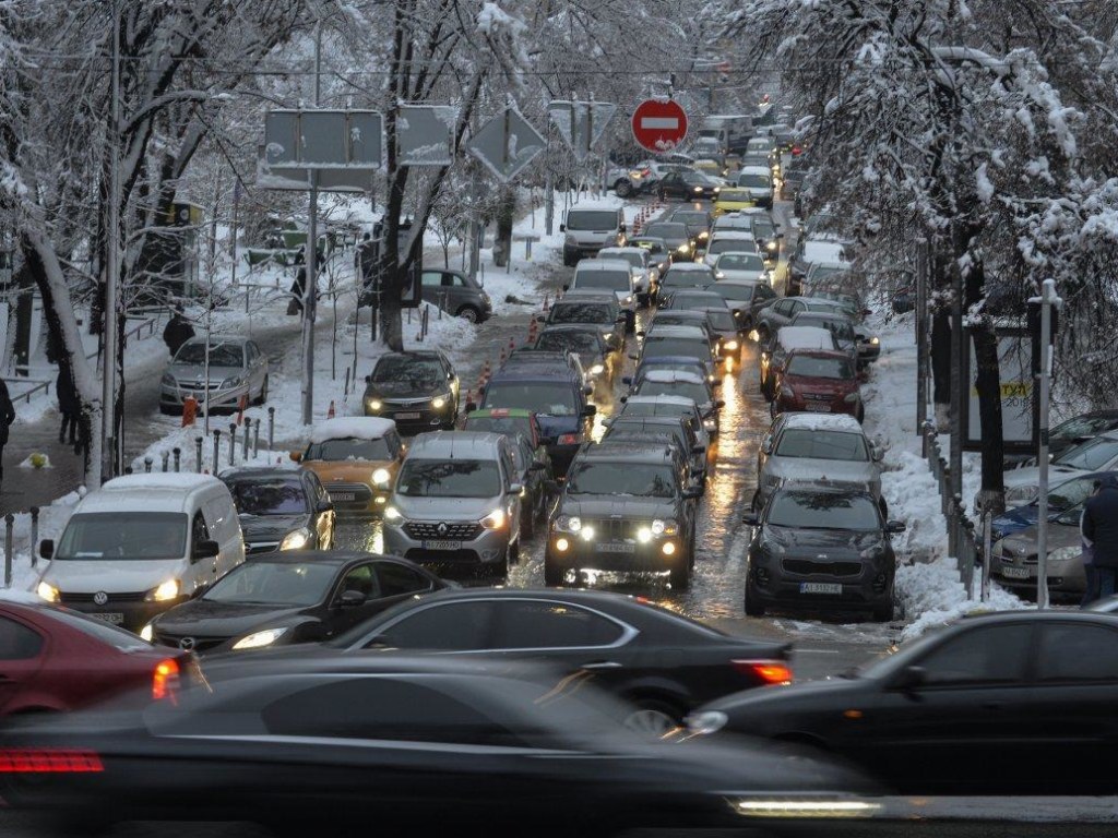 Утром уровень пробок на дорогах Киева достиг 7 баллов (КАРТА)