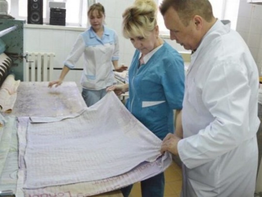 В больницу в Мелитополе завезли постельное белье с вшами