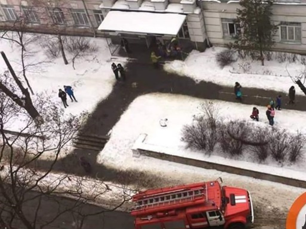 Загорелась проводка: в Киеве из-за пожара эвакуировали школу (ФОТО)
