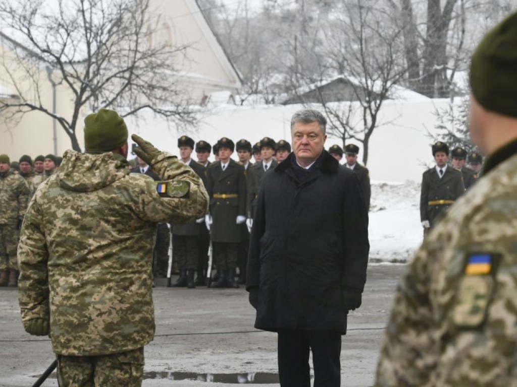 В день гибели киевских студентов и школьников Порошенко объявил, что идет на второй срок самовыдвиженцем (ВИДЕО)