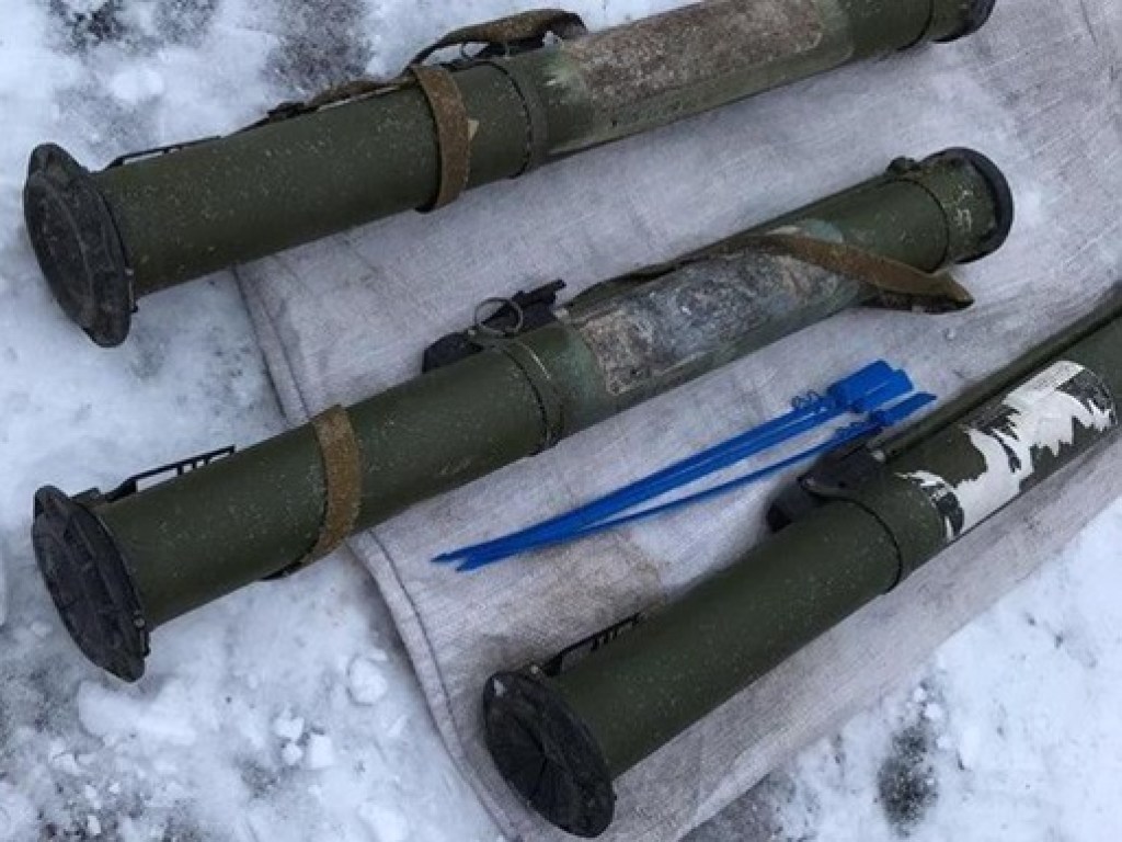 Мужчина пытался продать три гранатомета в Луганской области (ФОТО)