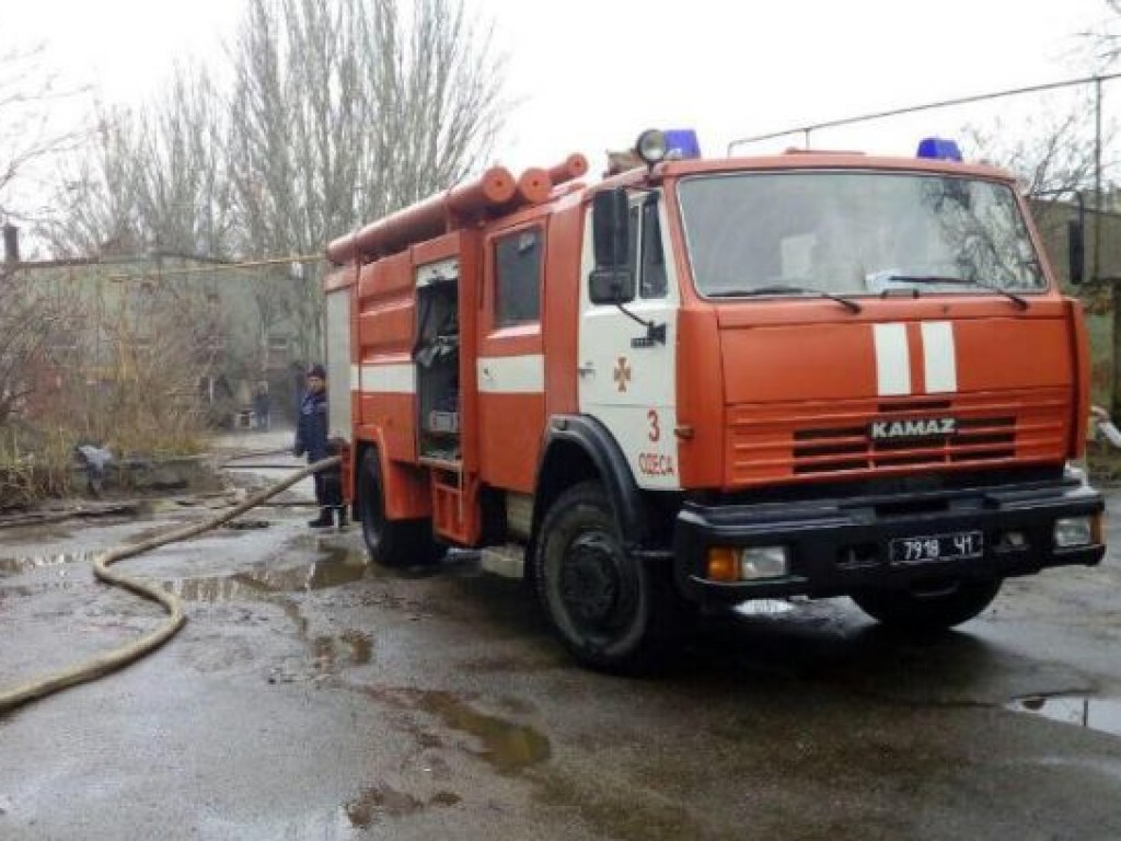 На территории Одесского завода полиграфических машин случился пожар (ФОТО)