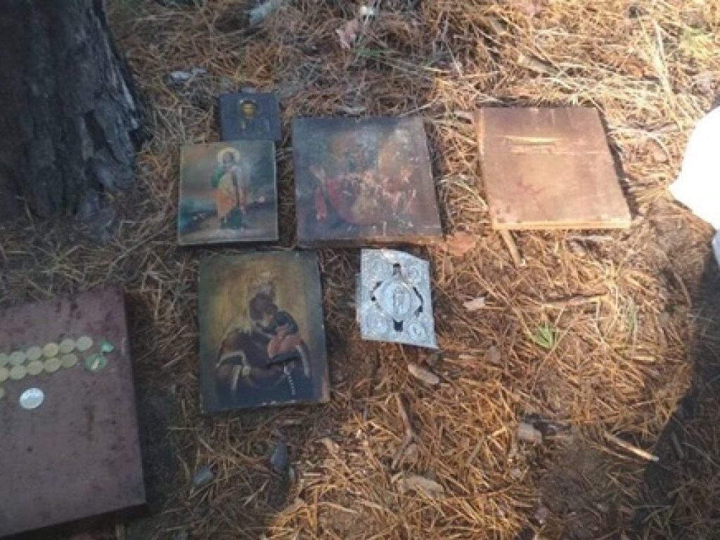 Из храма в Харьковской области украли иконы (ФОТО)
