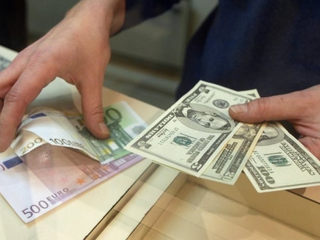 НБУ установил официальный курс на уровне 27,77 гривны за доллар