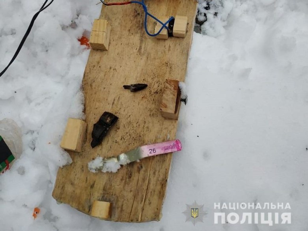 На Соломенке в Киеве во дворе нашли радиоуправляемое взрывное устройство (ФОТО)