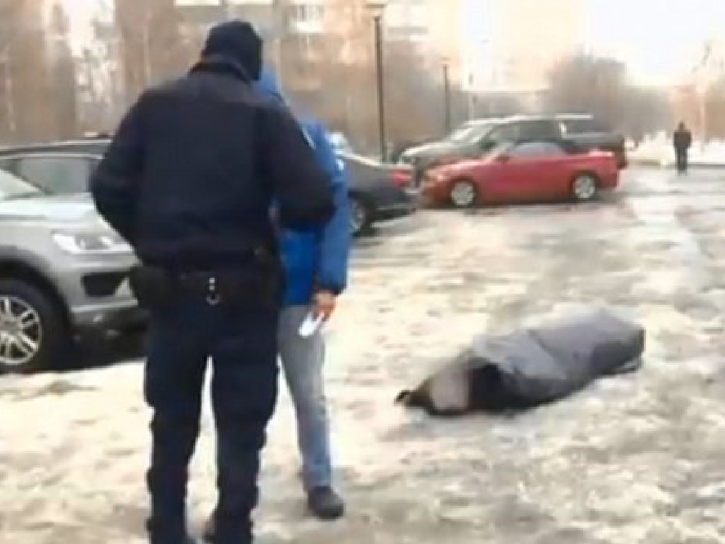 В Киеве возле здания ЦИК умер нардеп (ФОТО)