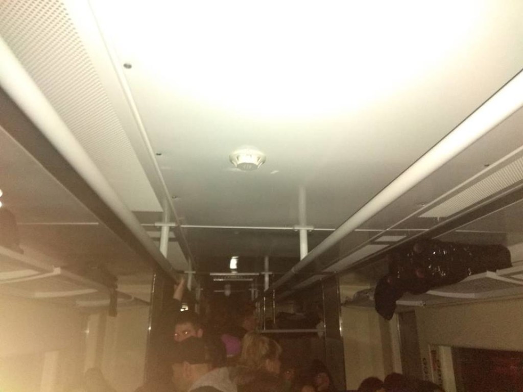 Пассажиров накрыло дымом: экспресс «Борисполь-Киев» снова сломался в пути (ФОТО, ВИДЕО)