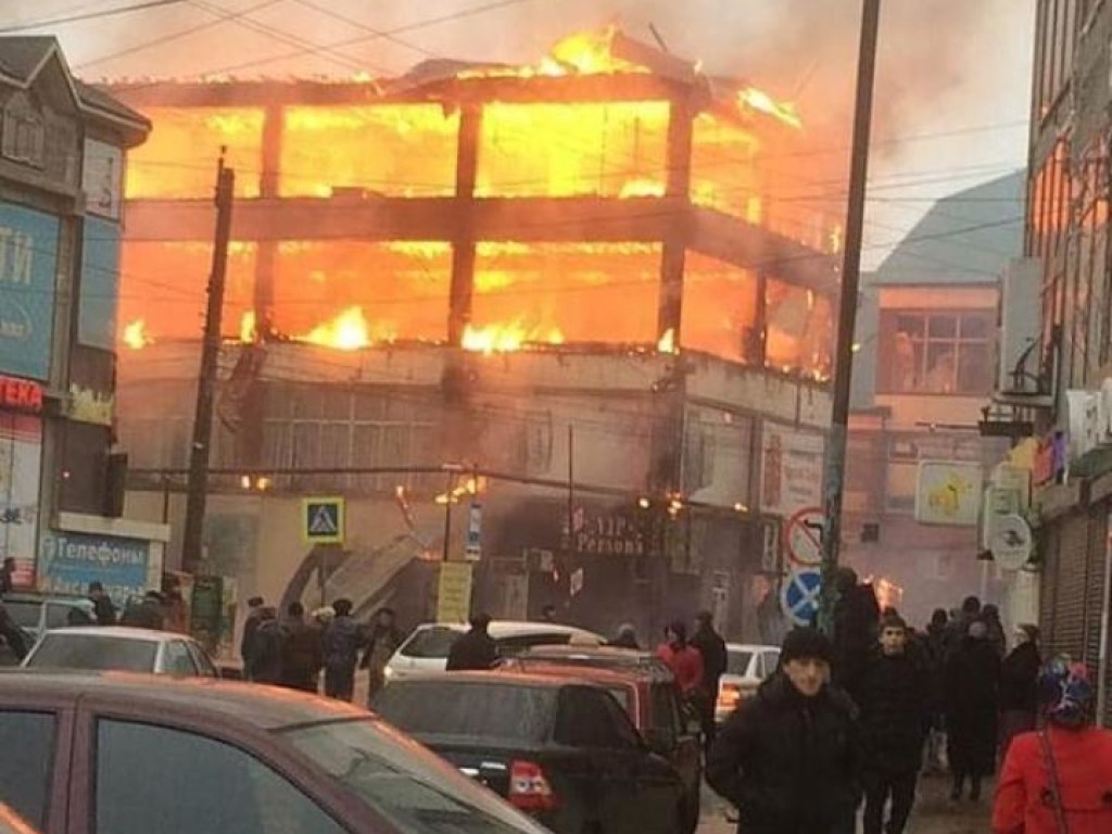 В Дагестане сгорели два торговых центра (ВИДЕО)