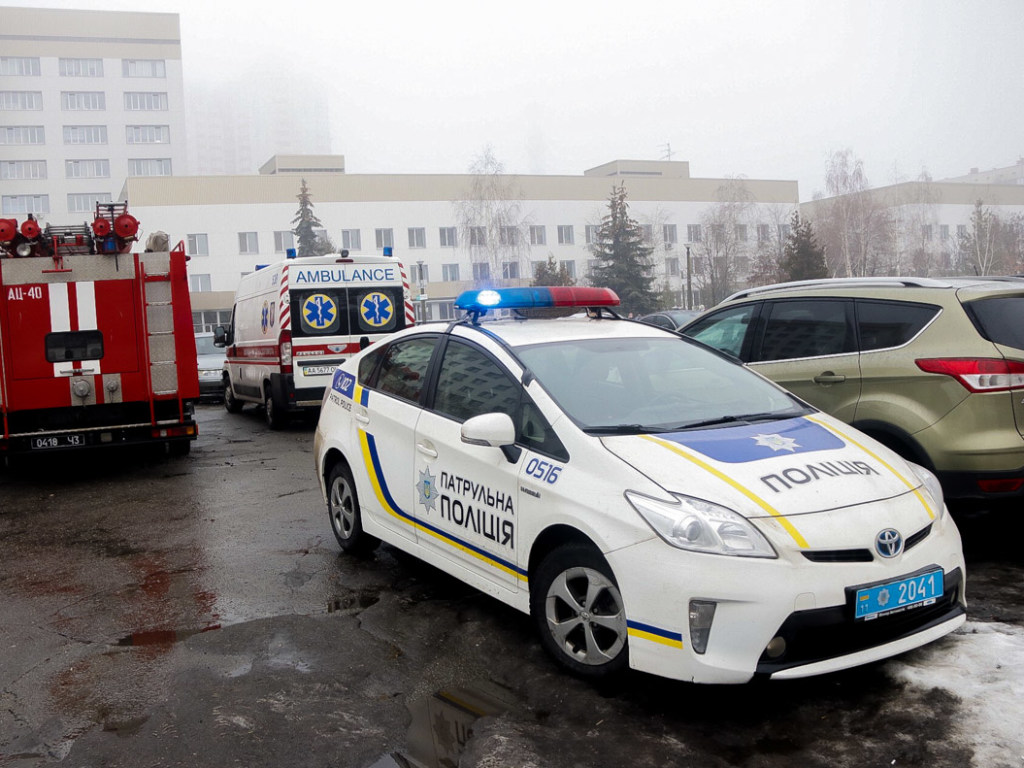 На Оболони в Киеве «заминировали» больницу (ФОТО, ВИДЕО)