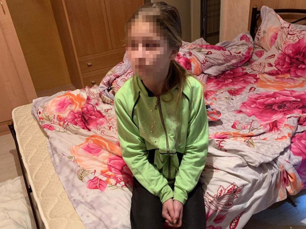 В Днепре спецназ взял штурмом квартиру мужчины, удерживавшего у себя 12-летнюю девочку (ФОТО, ВИДЕО)