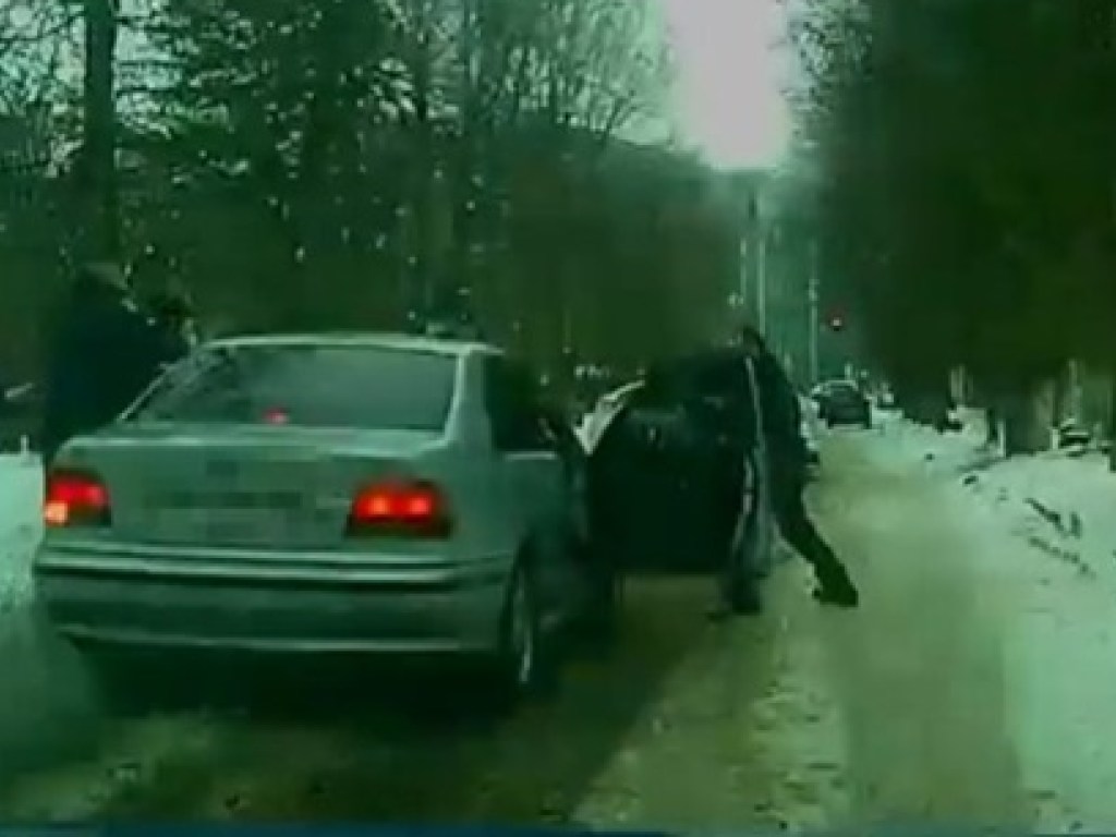 Разбил два авто: во Львове задержали пьяного водителя (ВИДЕО)