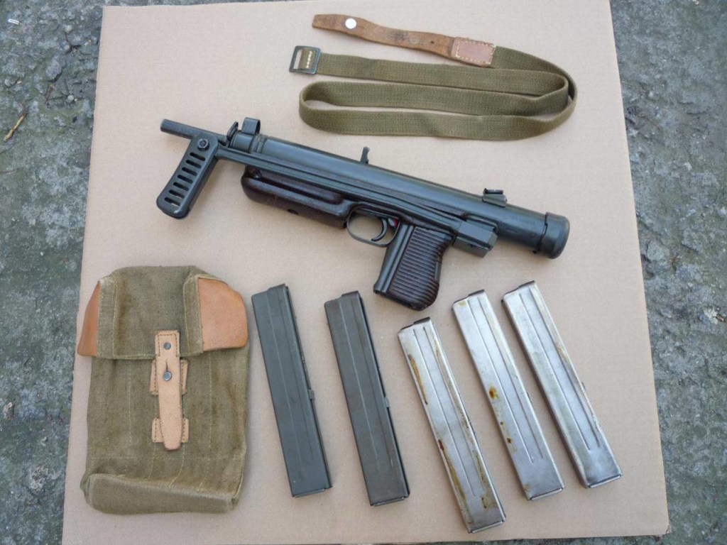 В огороде житель Харьковской области нашел пистолет-пулемет