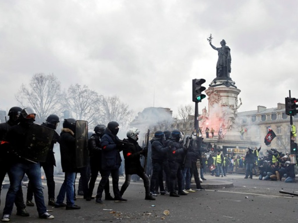Протесты в Париже: 30 демонстрантов задержала полиция