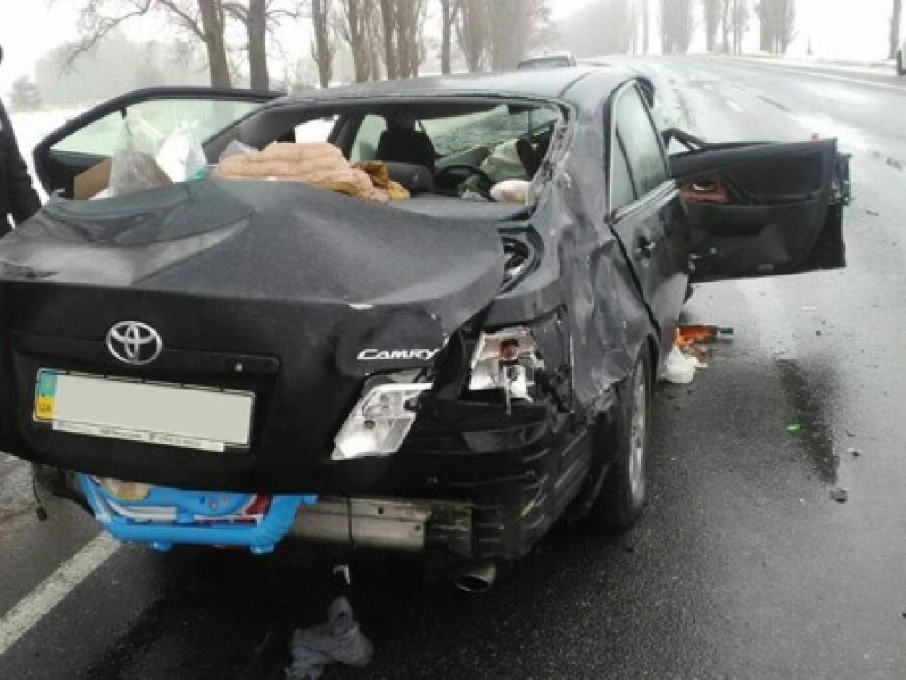 В Черниговской области произошло лобовое ДТП Toyota и Peugeot: пострадали семь человек (ФОТО)