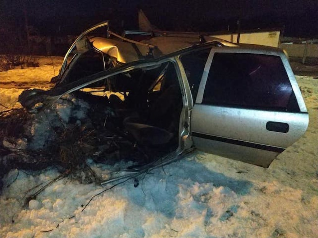 В Житомире произошло страшное ДТП на скорости 150 километров: машину разорвало пополам (ФОТО, ВИДЕО)