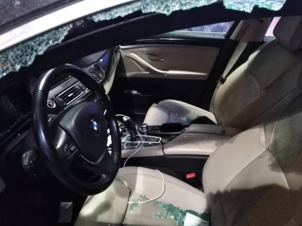 В Киеве из автомобиля с пассажиром внутри украли сумку со 140 тысячами долларов