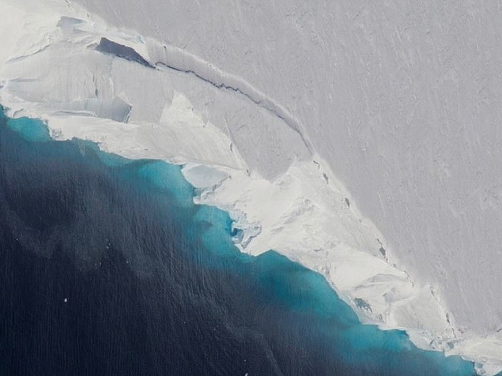 Ученые в панике: в Антарктиде начал стремительно таять «самый опасный» ледник