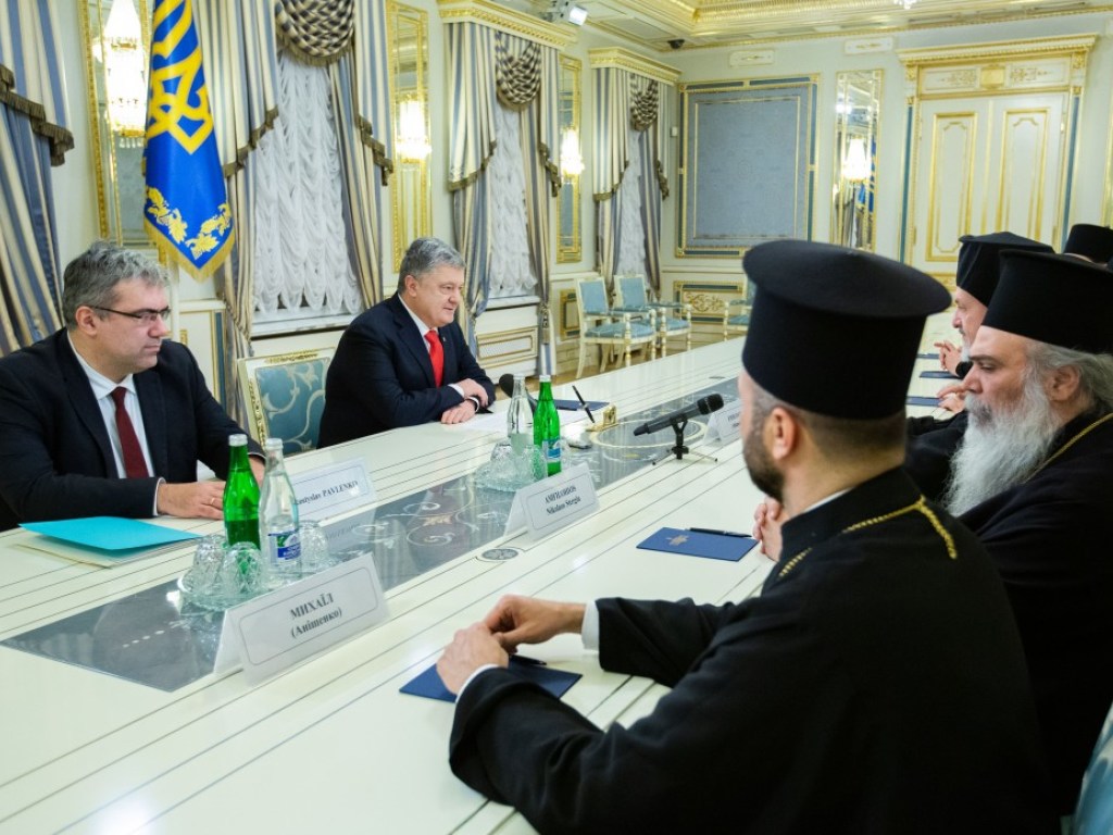 Порошенко в Киеве принял делегацию Вселенского патриархата