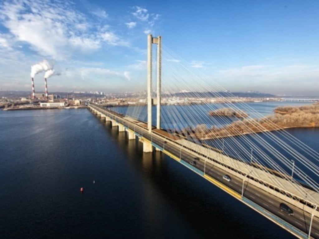 Завтра в Киеве ограничат движение транспорта на Южном и Северном мостах