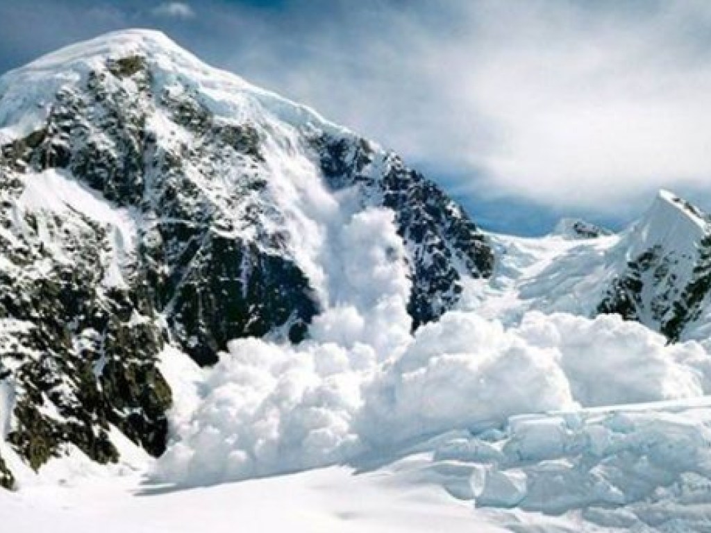За два дня лавины в Альпах убили 10 туристов