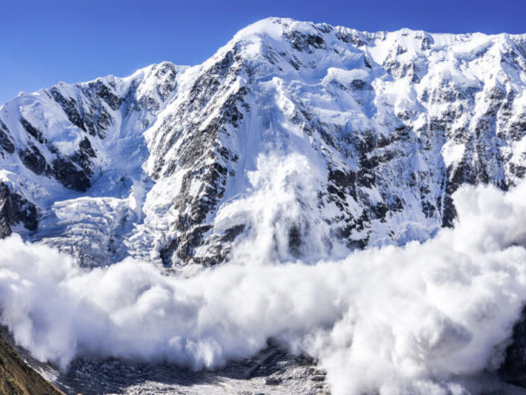 В ГСЧС предупредили об опасности схода лавин в Карпатах
