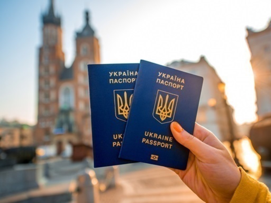 Безвиз активизировал поездки украинцев за границу – ГПСУ