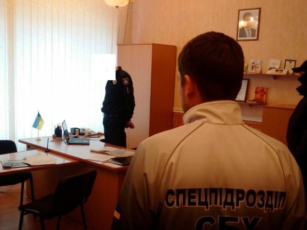 СБУ проводит обыски и задержания в управлении полиции Николаева (ФОТО)