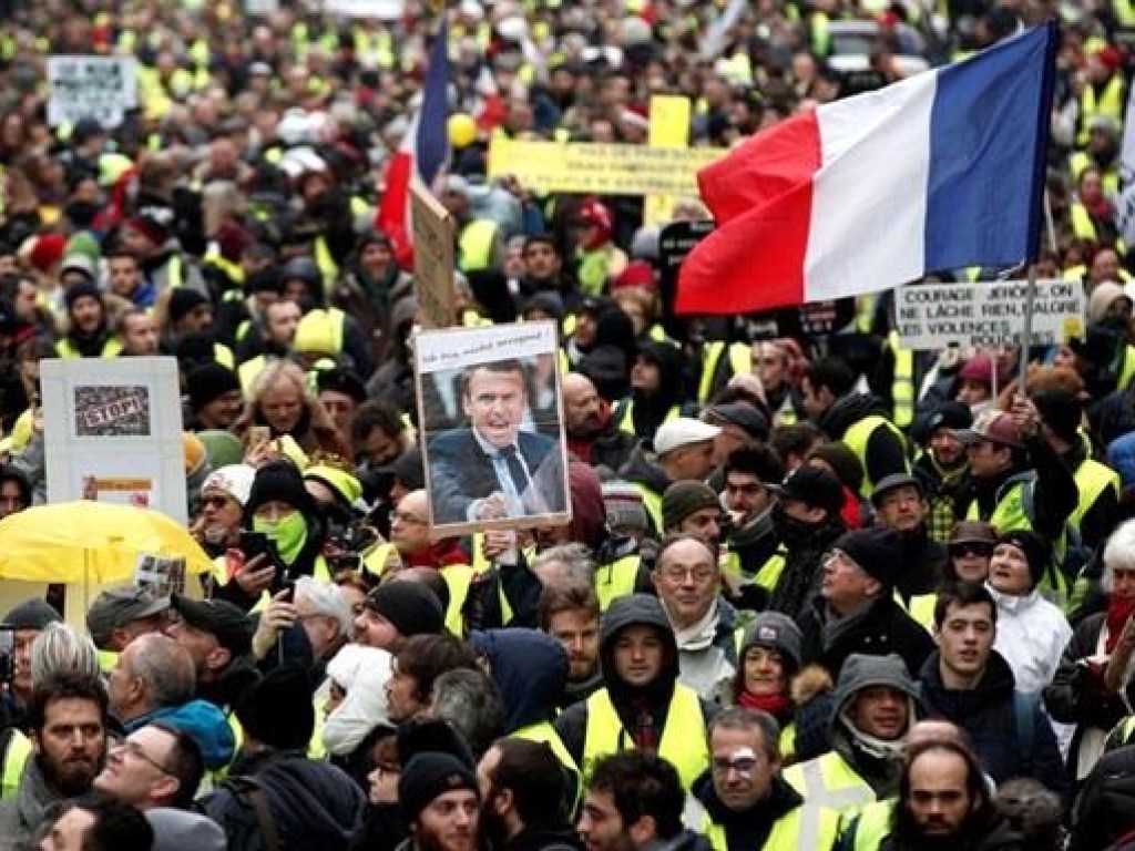 Профсоюзы Франции объявили глобальную забастовку