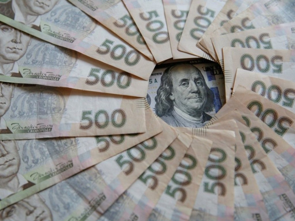 НБУ установил официальный курс на уровне 27,42 гривны за доллар